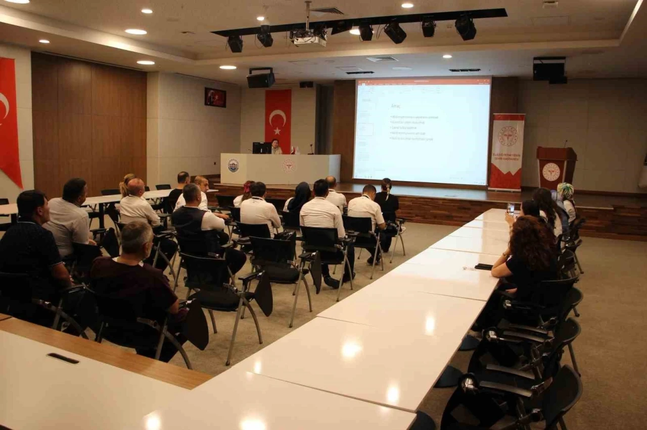 Fethi Sekin Şehir Hastanesi personeline temizlik ve enfeksiyon kontrol&uuml; eğitimi
