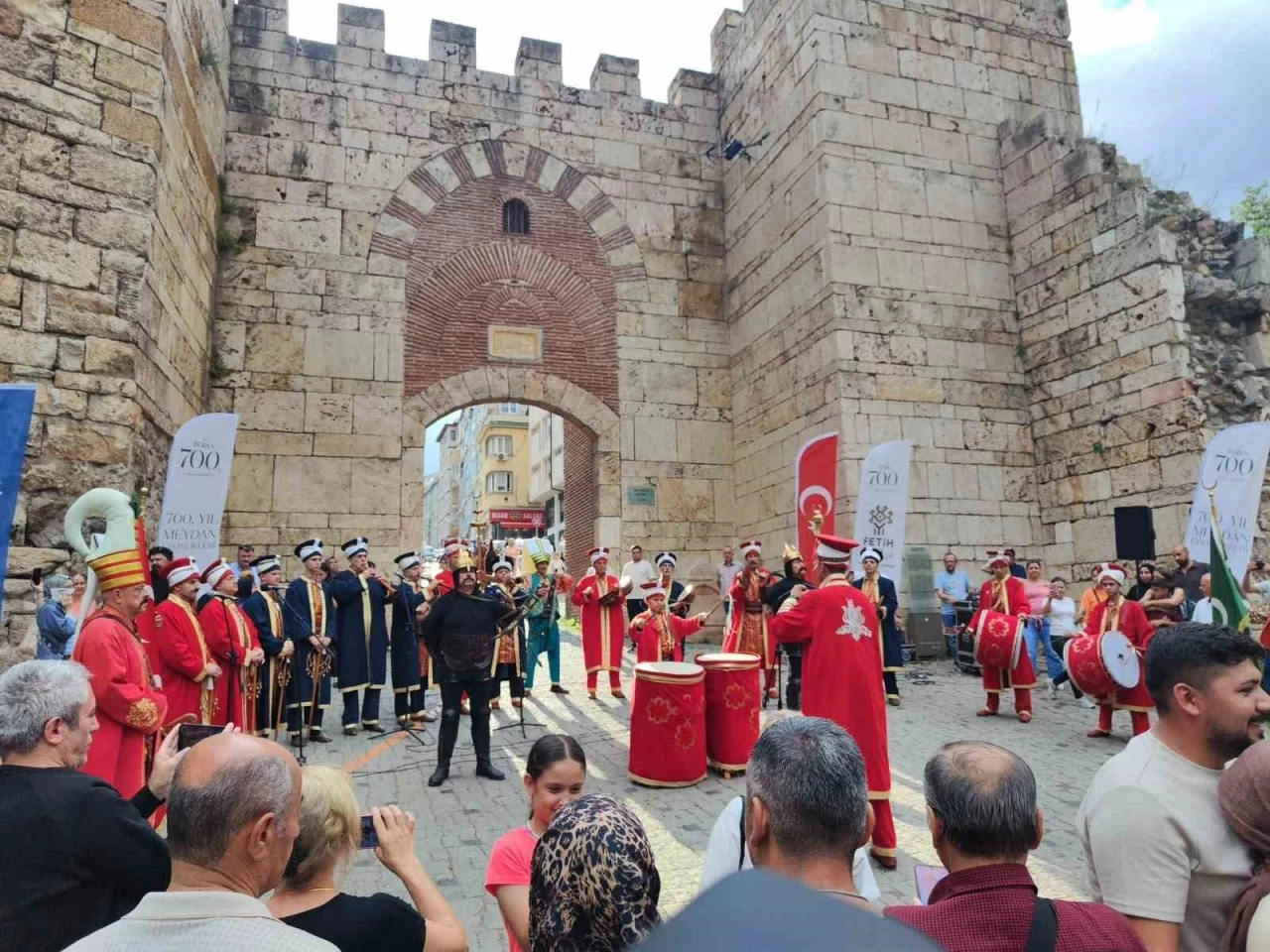 Fethin 700. yılında mehter sesleri Saltanat Kapı&rsquo;dan y&uuml;kseldi

