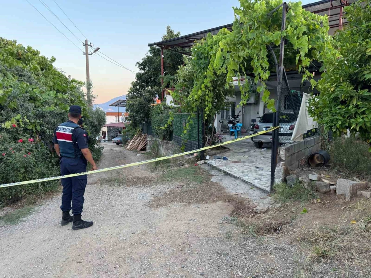 Fethiye&rsquo;de komşu kavgası kanlı bitti: 1 &ouml;l&uuml;, 2 yaralı
