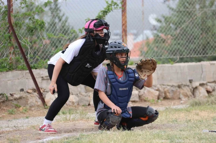 FETHİYE&rsquo;DE SOFTBOL T&Uuml;RKİYE ŞAMPİYONASI BAŞLADI
