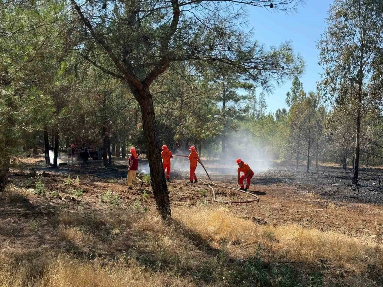 Fethiye’deki yangının etrafı çevrildi
