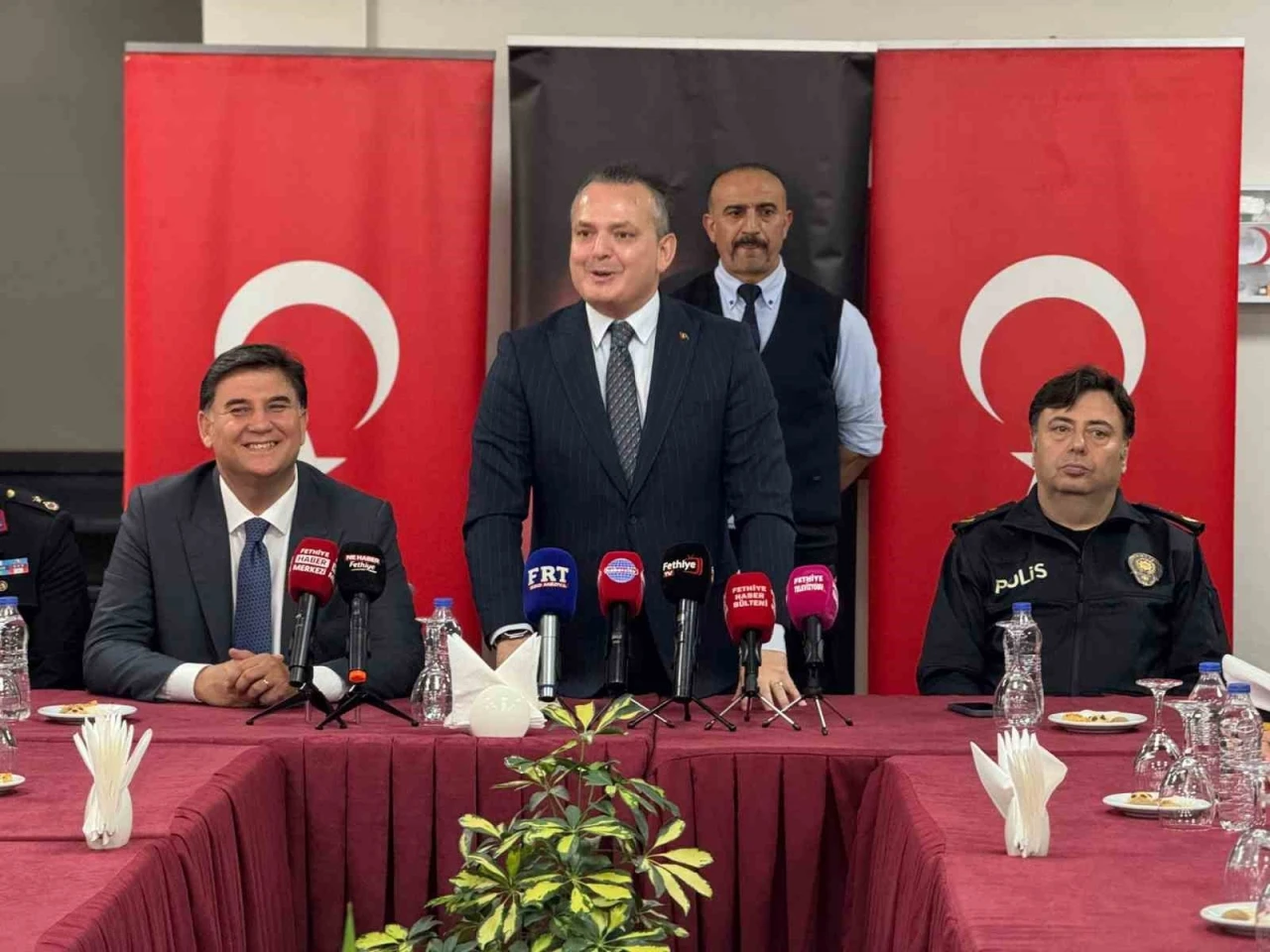Fethiye protokol&uuml; bayram ziyaretlerinde bulundu
