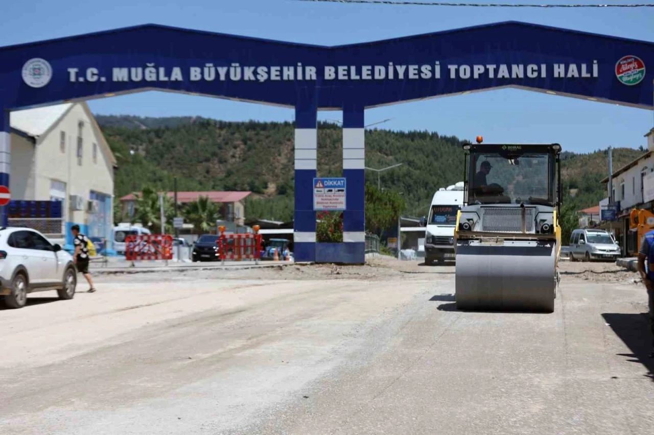 Fethiye toptancı hal b&ouml;lgesinde yollar yenileniyor
