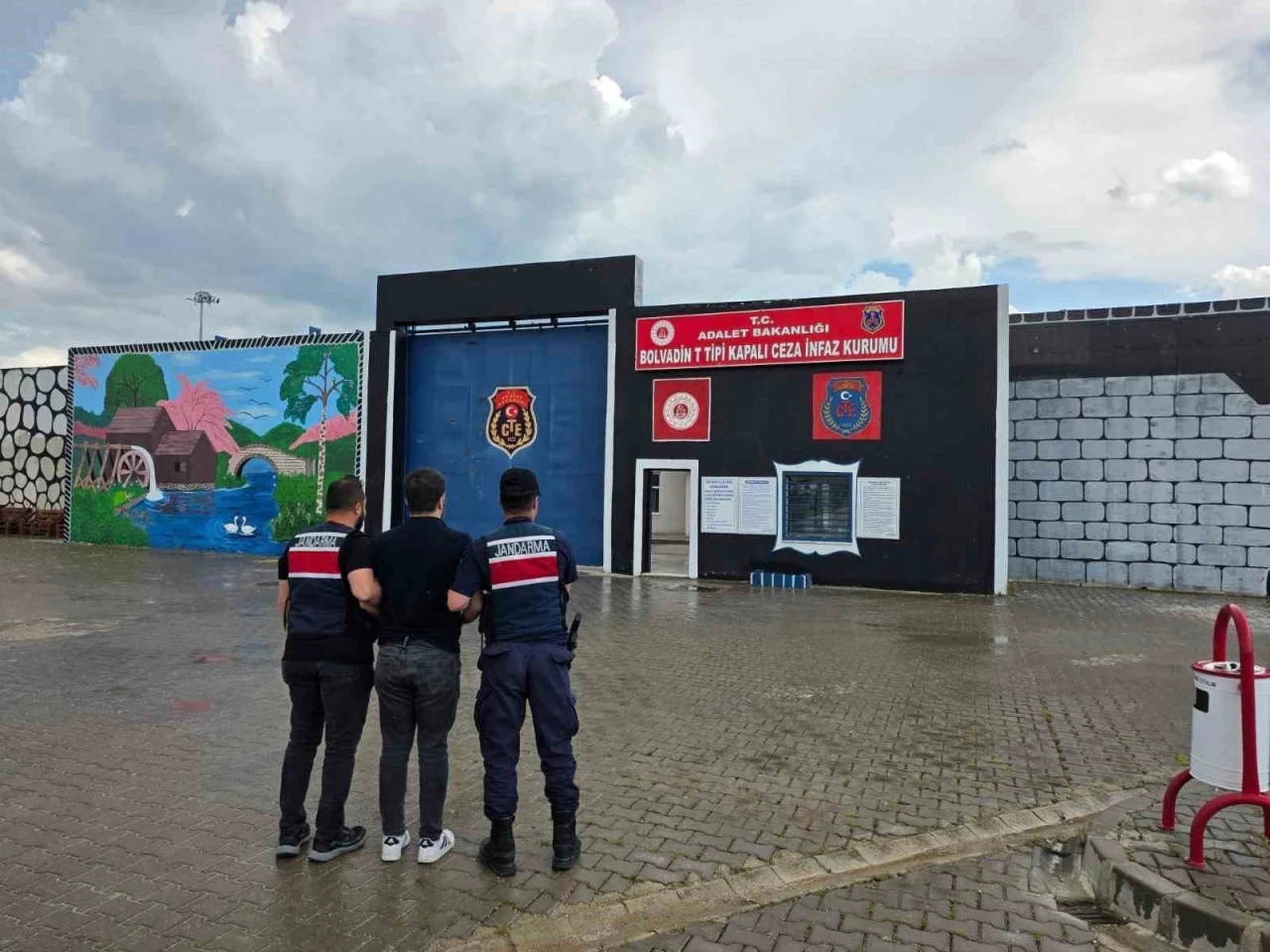FET&Ouml;&rsquo;den aranan şahsı jandarma yakaladı
