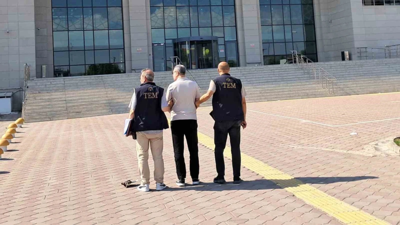 FETÖ firarisi sahte kimlikle yakalandı
