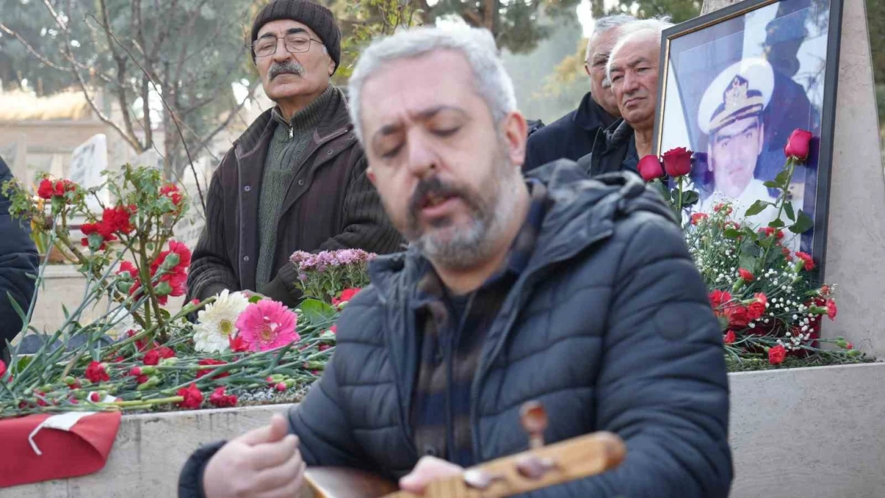 FET&Ouml; kumpası mağduru Yarbay Ali Tatar &ouml;l&uuml;m yıl d&ouml;n&uuml;m&uuml;nde kabri başında anıldı
