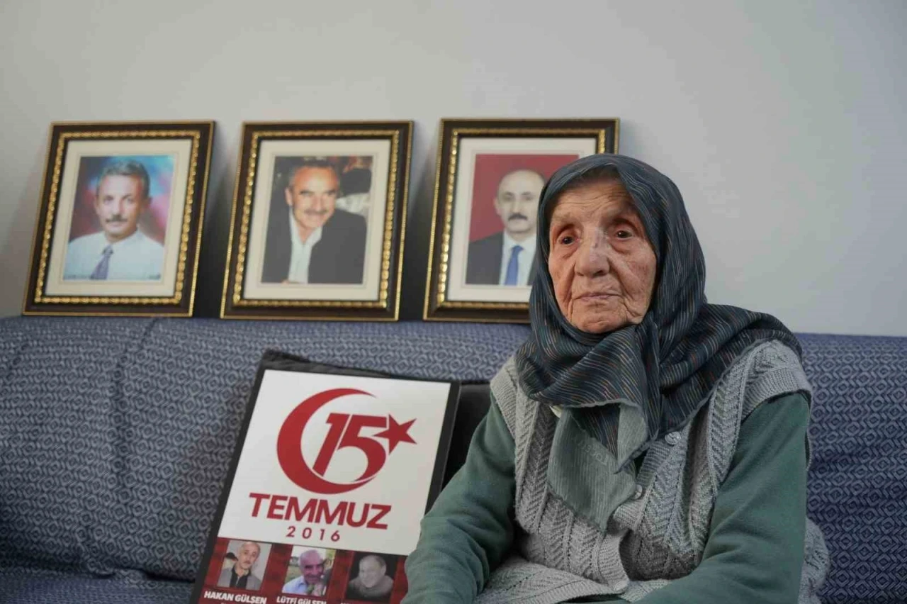 FET&Ouml;&rsquo;n&uuml;n hain darbe girişiminde 2 oğlu ve damadını şehit veren 100 yaşındaki Muzaffer G&uuml;lşen&rsquo;in acısı 10 yıldır dinmiyor
