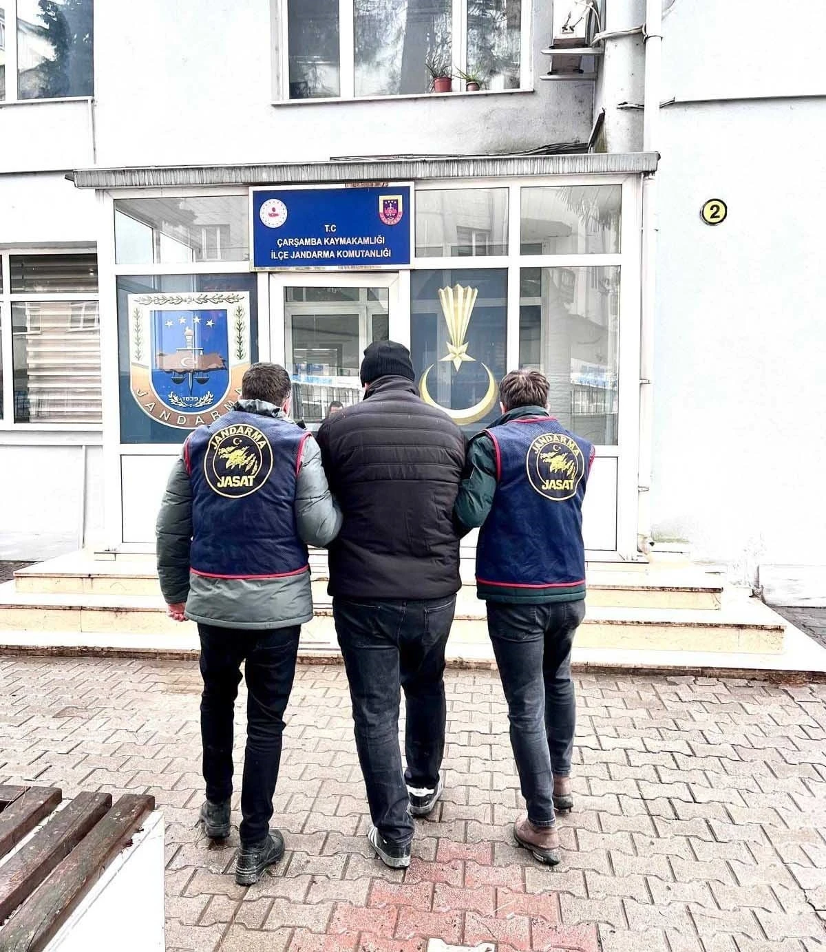 FET&Ouml; &uuml;yeliğinden 6 yıl 3 ay hapis cezası bulunan 2 firari yakalandı
