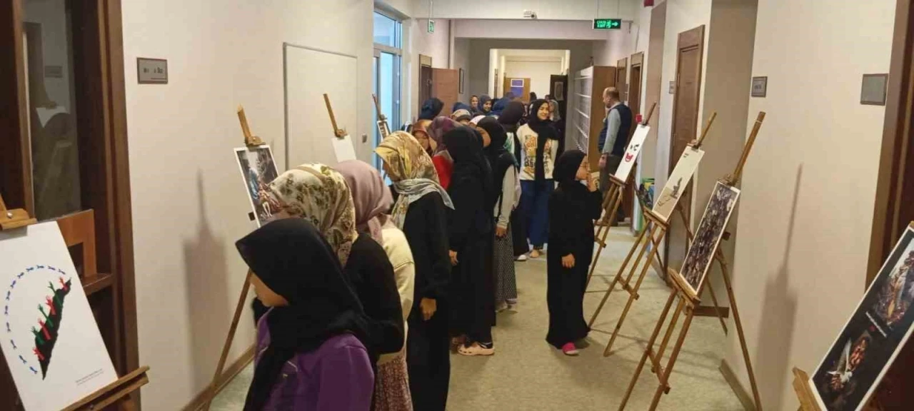 Filistin’de ki zulme fotoğraflarla dikkat çektiler
