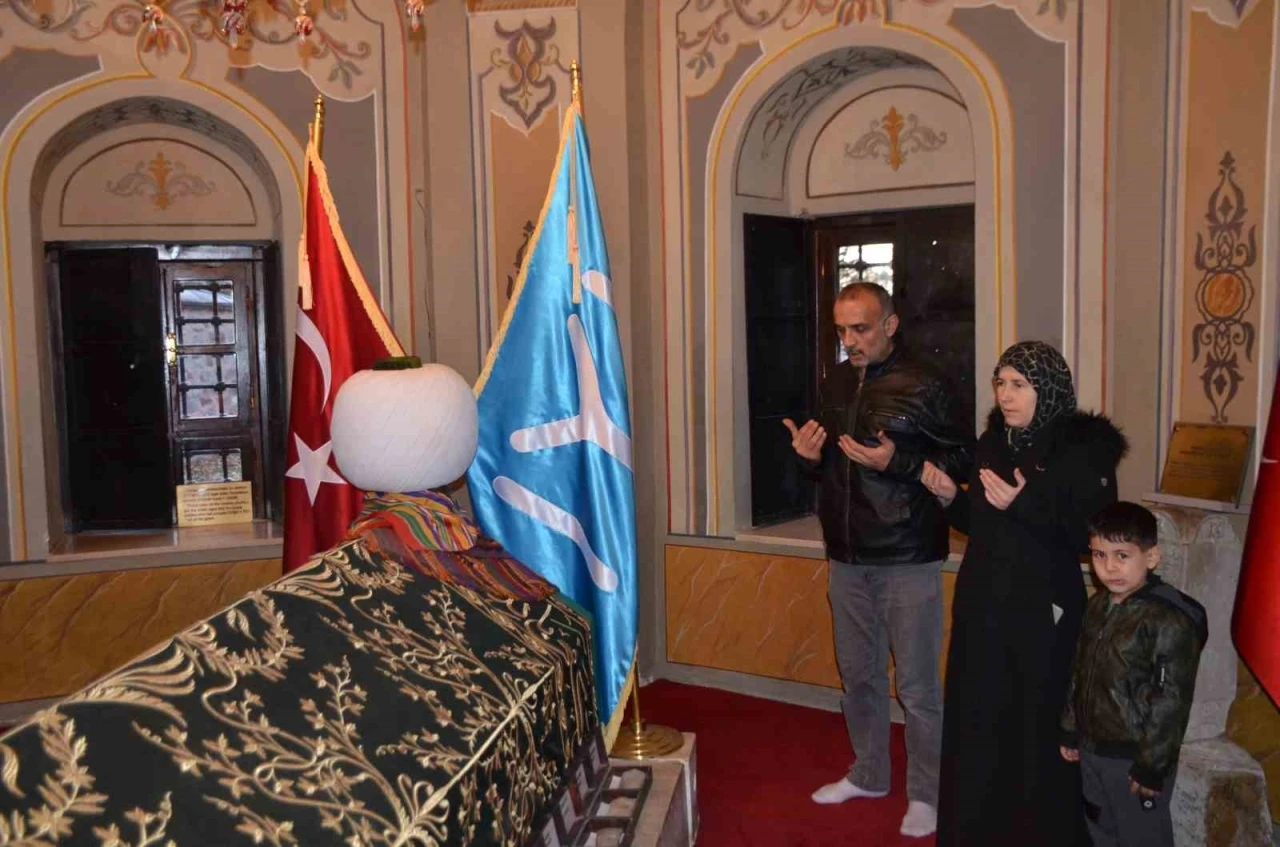 Filistin’den Ertuğrulgazi Türbesi’ni ziyarete geldiler

