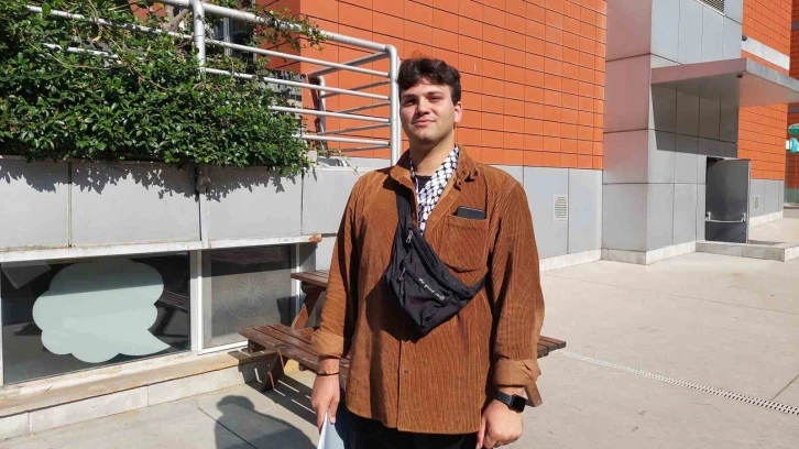 Filistinli &ouml;ğrenci: &ldquo;75 yıldır s&uuml;ren bu z&uuml;l&uuml;m artık bitsin. D&ouml;necek bir şehrimiz kalmadı&rdquo;
