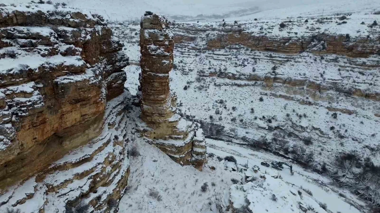 Film ve belgesellerin &ccedil;ekildiği Taşkale k&ouml;y&uuml; kar yağışı sonrası kartpostallık g&ouml;r&uuml;nt&uuml;ler oluşturdu
