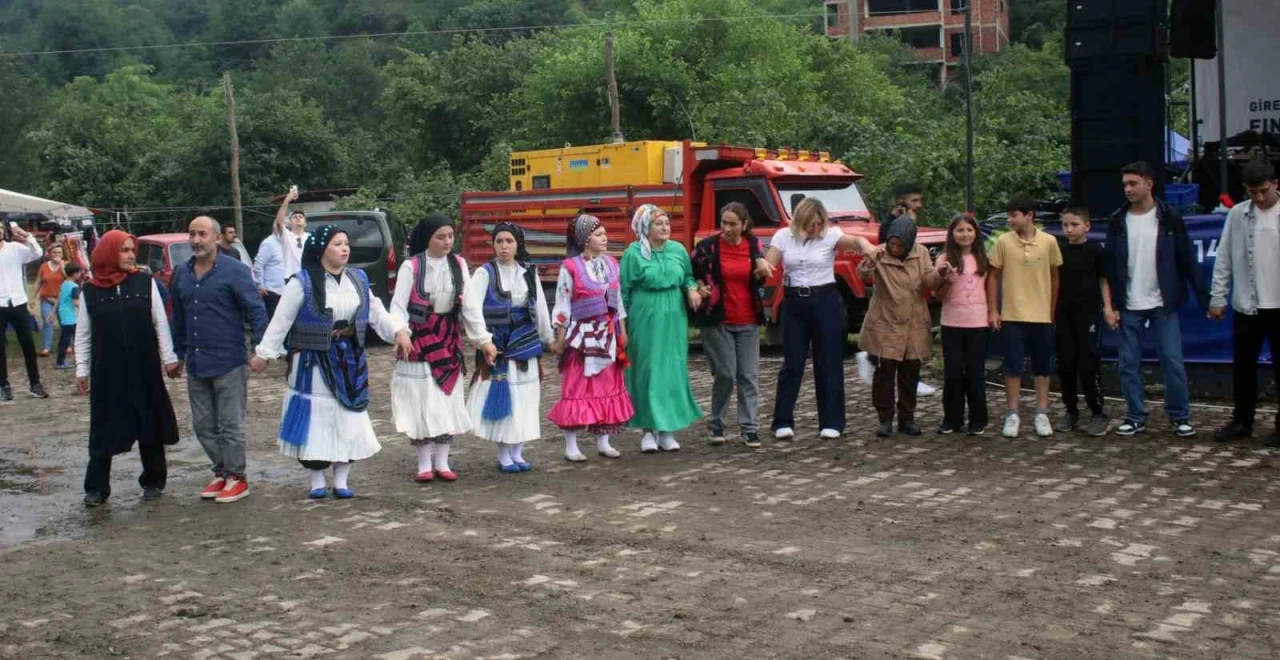Fındık &uuml;reticileri hasat &ouml;ncesi festivalde buluştu

