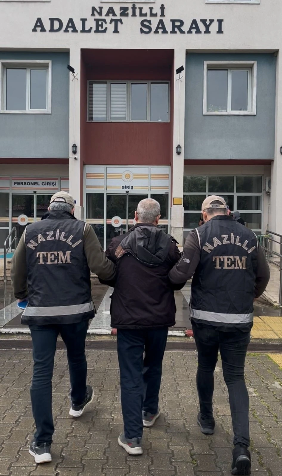 Firari FETÖ üyesi saklandığı yerde yakalandı
