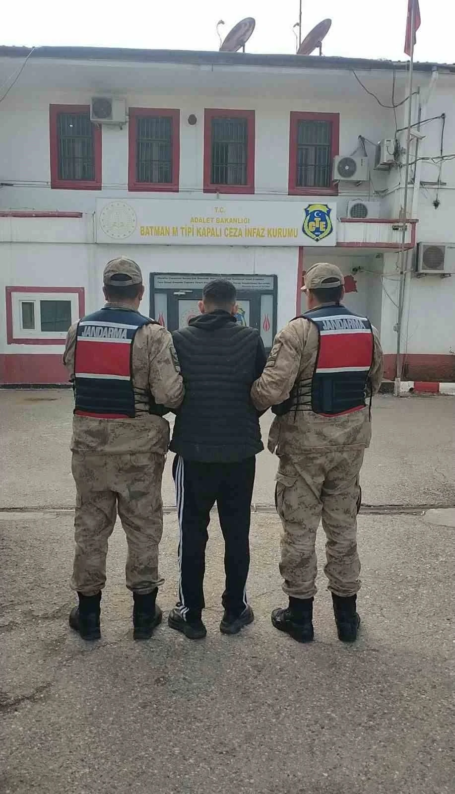 Firari h&uuml;k&uuml;ml&uuml;, JASAT&rsquo;ın d&uuml;zenlediği operasyonla yakalandı
