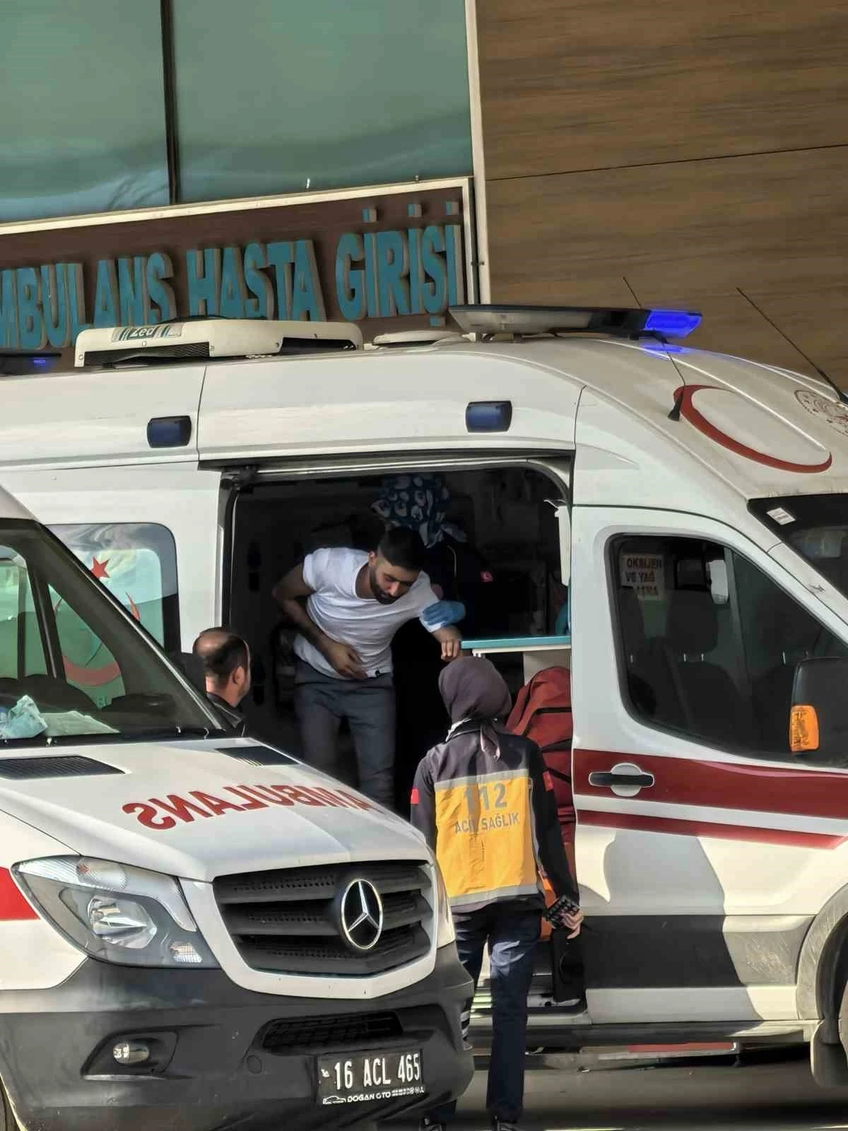 Firari hükümlü tutuklandığını duyunca mahkeme salonunda bayıldı

