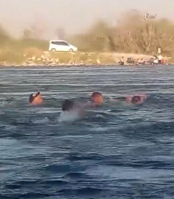 Fırat Nehri’nde 3 kişi boğulmaktan son anda kurtardı
