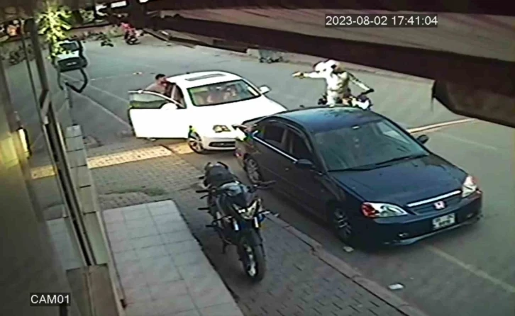 Fırına gelen uncunun 139 bin TL&rsquo;sini silah zoruyla gasp ettiler: Bu anlar anbean g&ouml;r&uuml;nt&uuml;lendi
