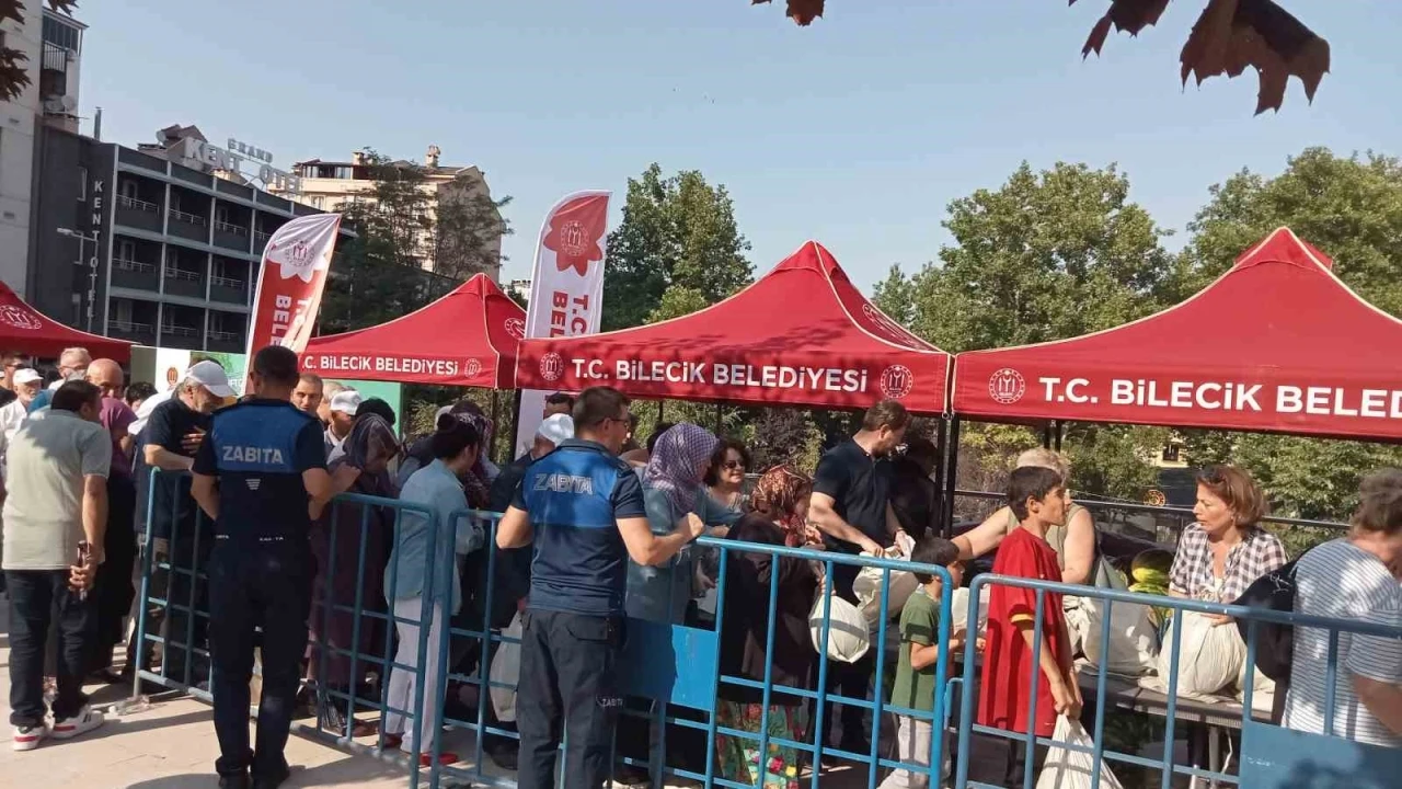 Fiyatlara kızdılar 50 ton bedava karpuz dağıttılar
