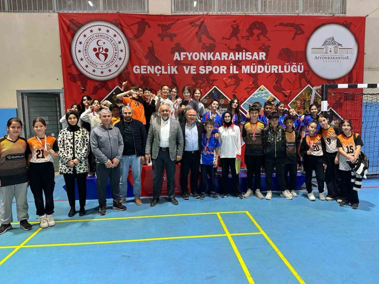 Floor Curling müsabakalarında gençler kıyasıya yarıştı
