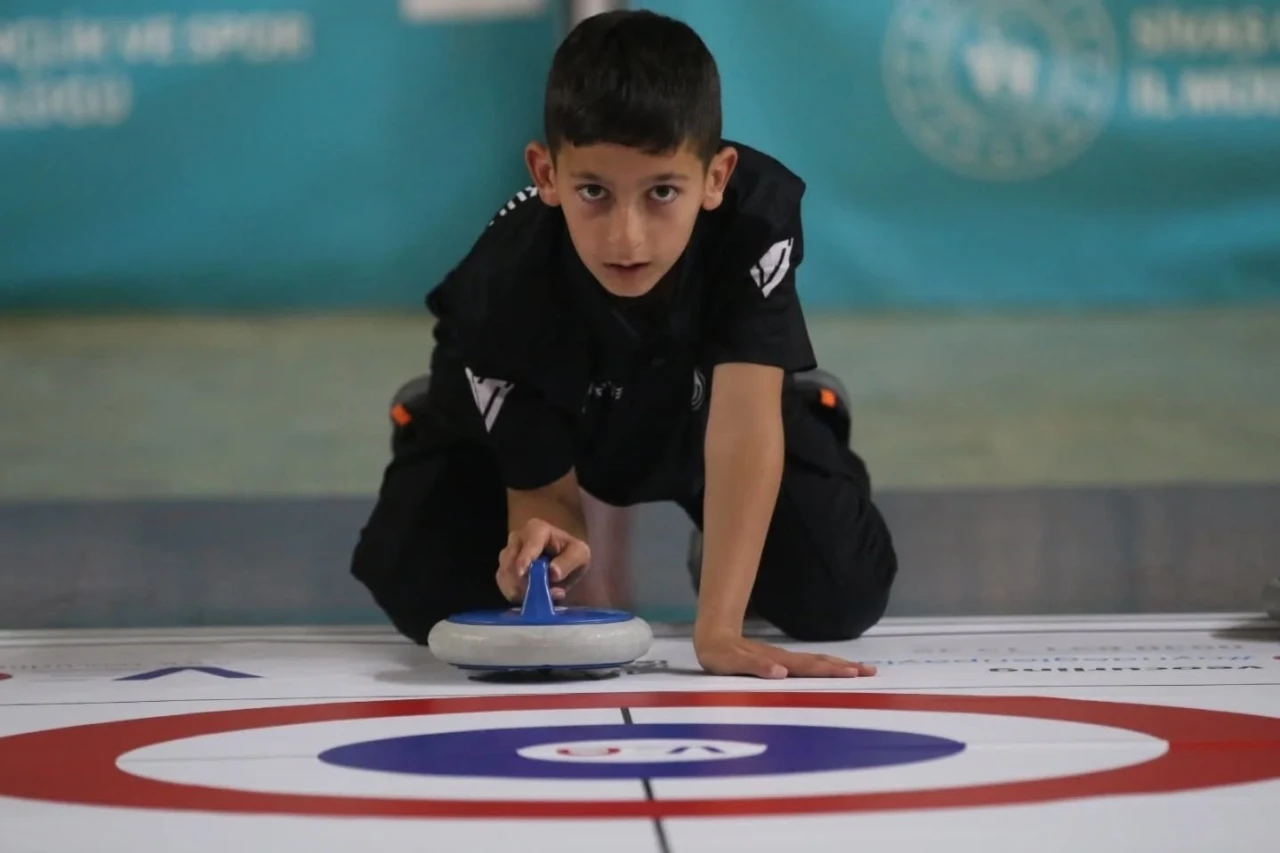 Floor curling T&uuml;rkiye şampiyonası Sivas&rsquo;ta devam ediyor
