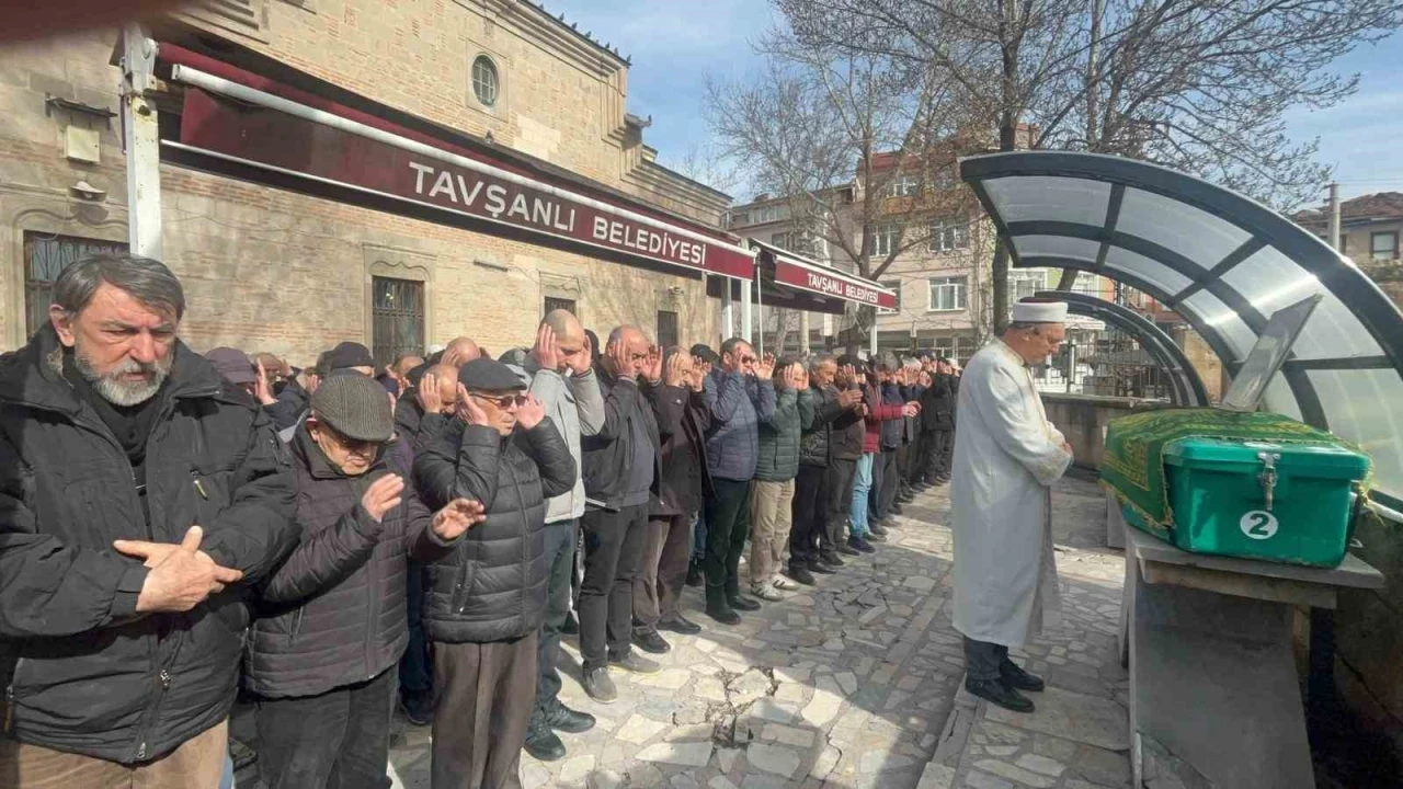 Fl&uuml;t &uuml;stadı İsmail Ayvazoğlu son yolculuğuna uğurlandı
