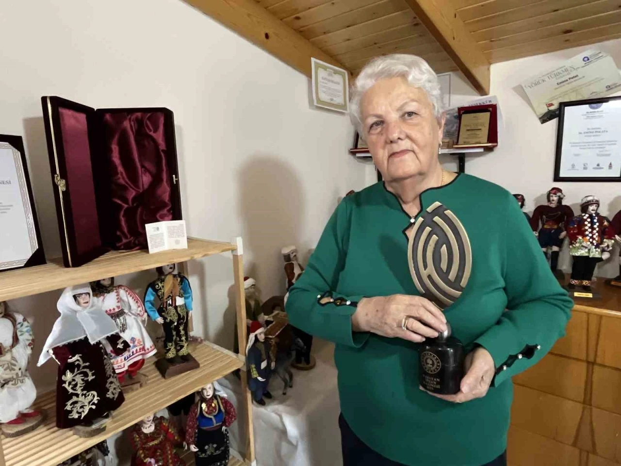 Folklorik kitre bebek sanatıyla T&uuml;rkiye&rsquo;nin &lsquo;hazinesi&rsquo; oldu
