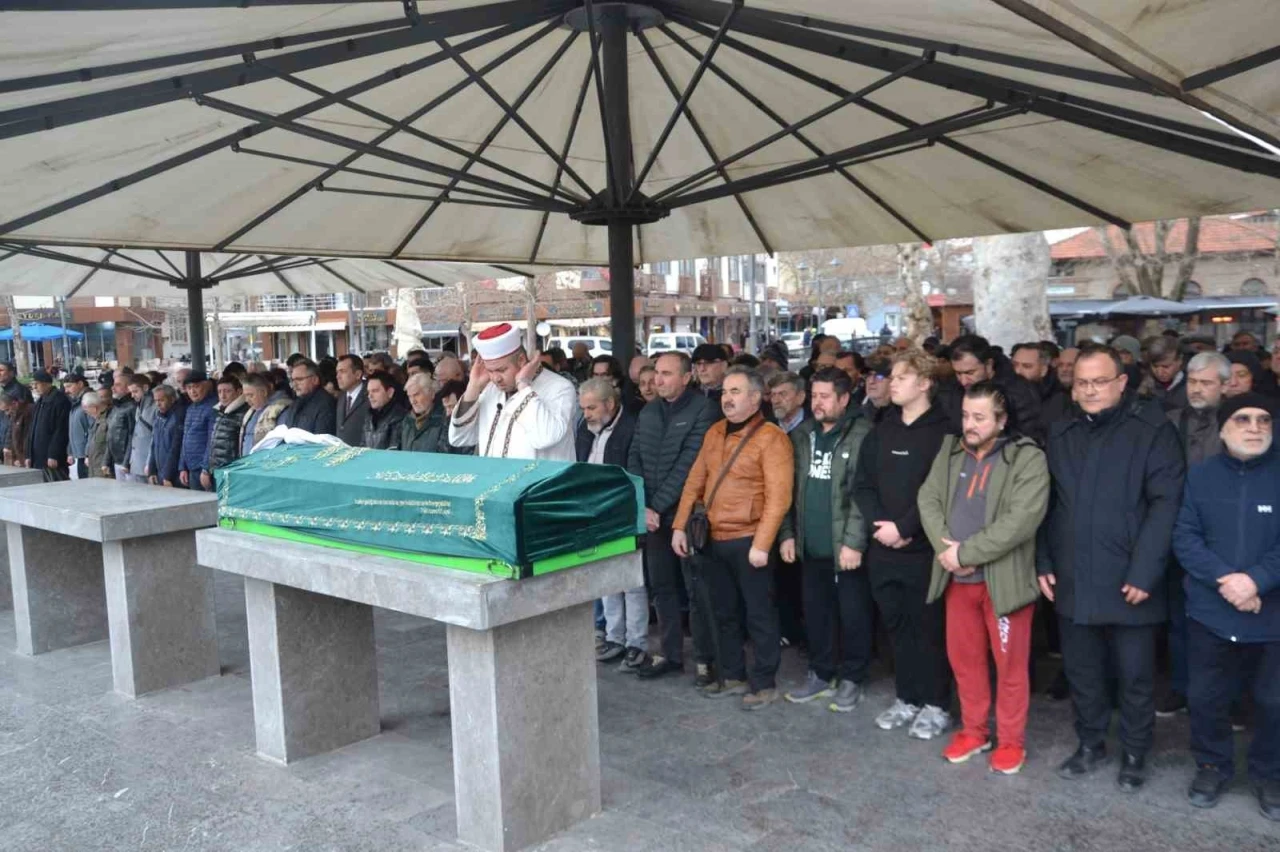 Fotoğrafın ustası Sadri Varol g&ouml;zyaşları ile uğurlandı
