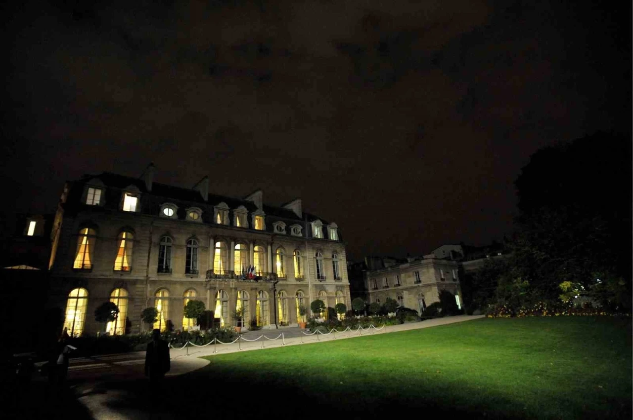 Fransa&rsquo;da cumhurbaşkanlığı sarayında hırsızlık: 3 g&ouml;zaltı
