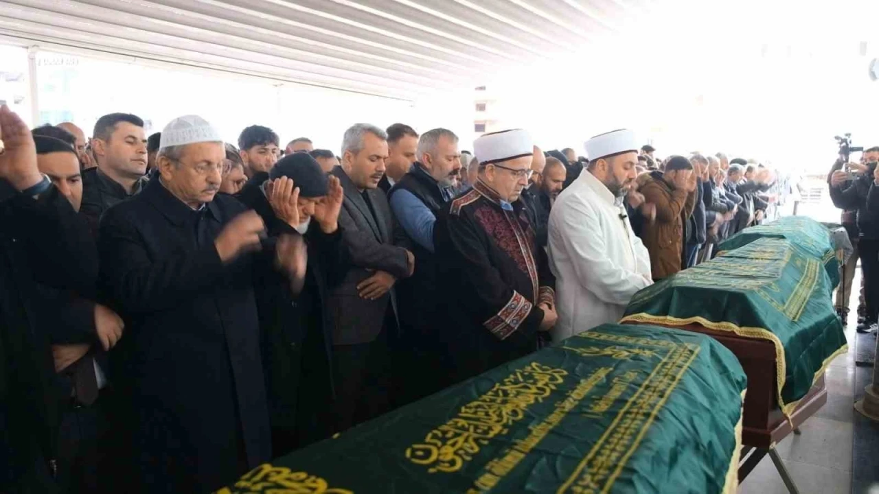 Fransa’daki yangında hayatını kaybeden 3 kardeş son yolculuğuna uğurlandı
