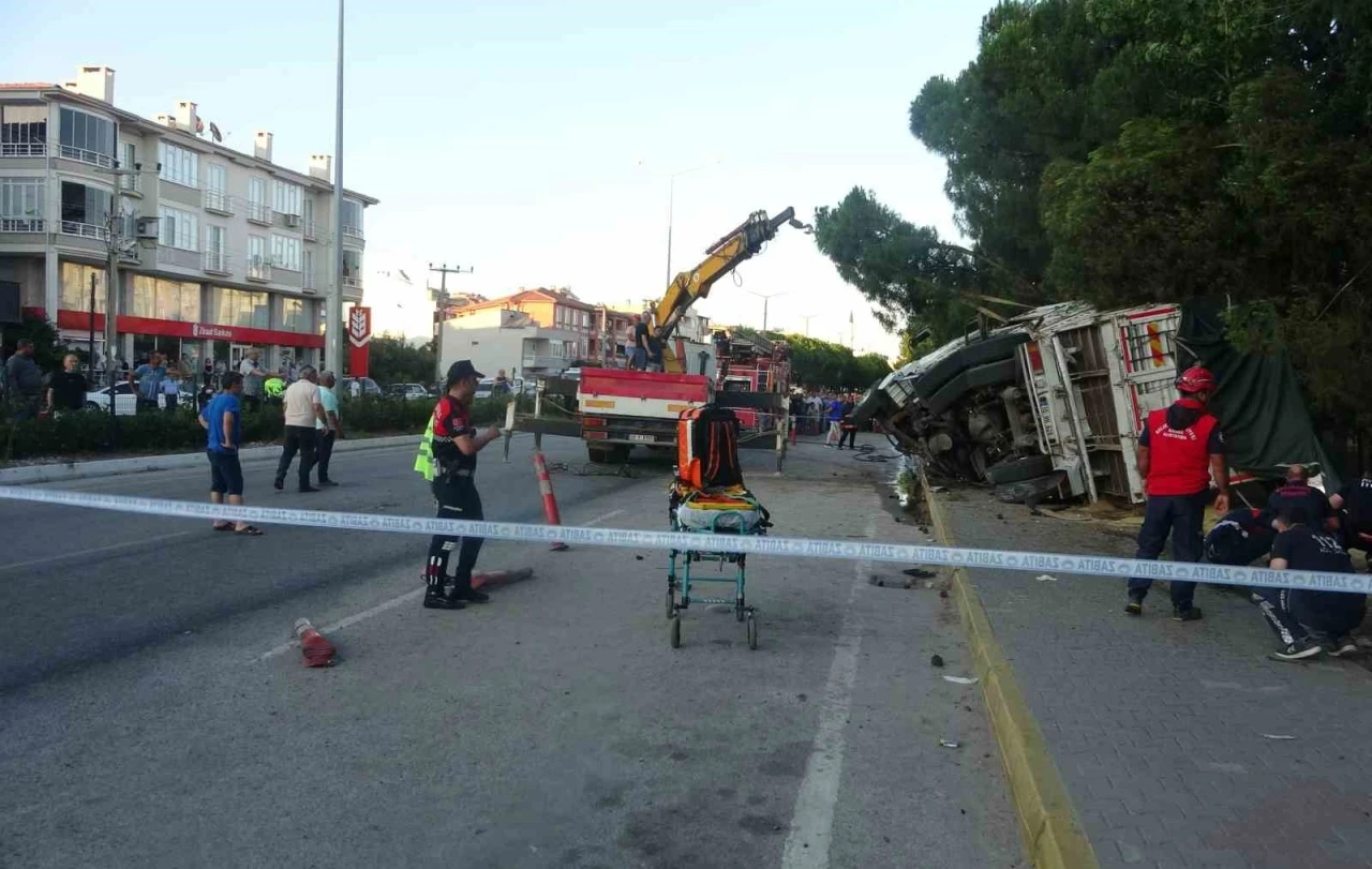 Freni patlayan kamyon ortalığı savaş alanına çevirdi: 4 yaralı
