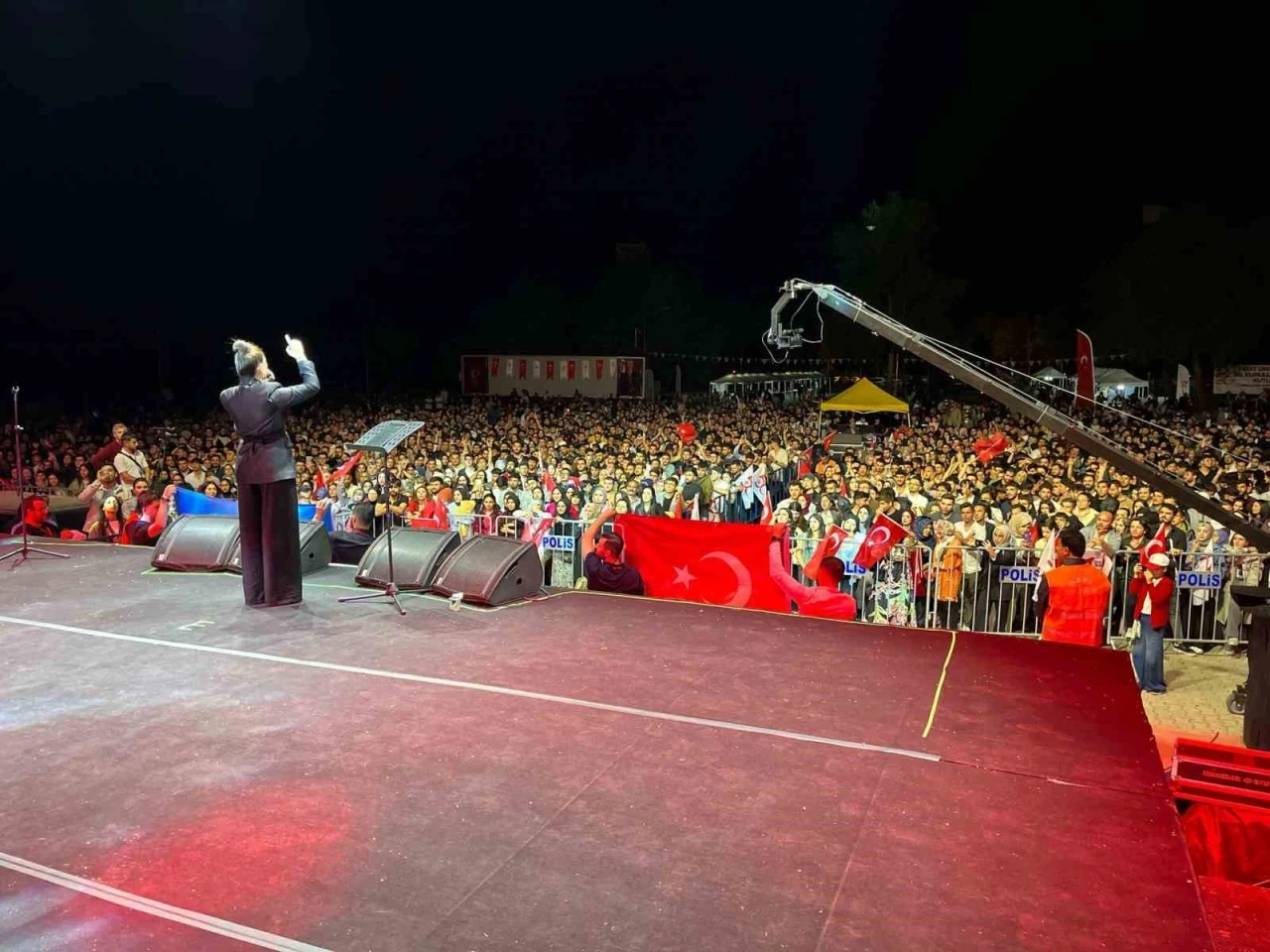 FÜ 50. yıl festivali Azerin’in unutulmaz konseriyle sona erdi
