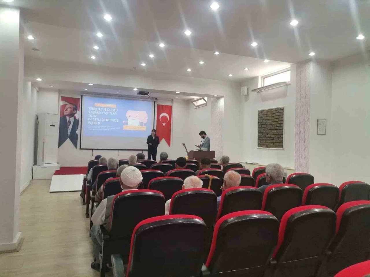 FÜ öğrencileri yaşlılarla buluştu
