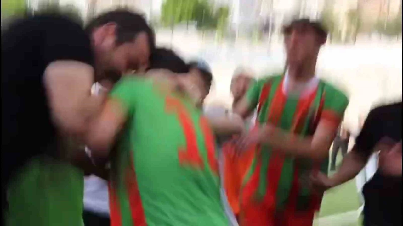 Futbolcuyu darbeden polis memuru hakkında soruşturma başlatıldı
