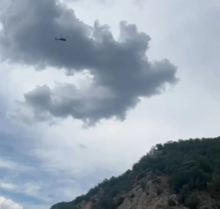 Gabar Dağı’nda kayalıklardan düşen genç, askeri helikopterle alındı
