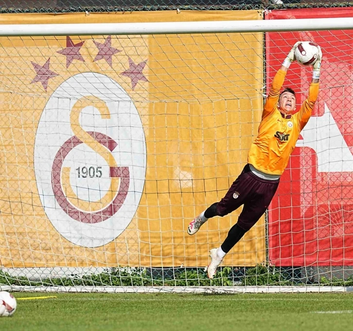 Galatasaray, Beşiktaş derbisi hazırlıklarını s&uuml;rd&uuml;rd&uuml;
