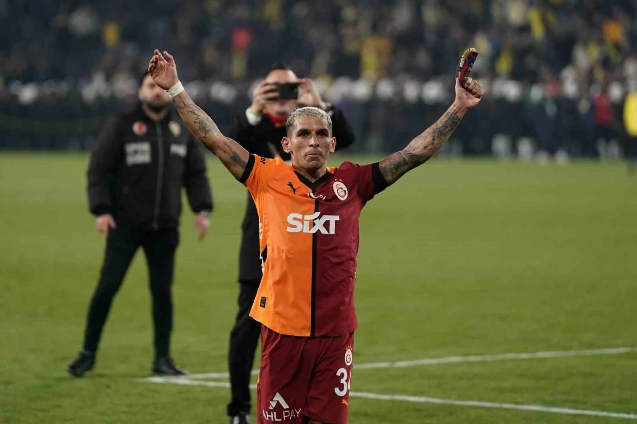 Galatasaray’da, Fenerbahçe derbilerinin en deneyimlileri Torreira ile Barış Alper
