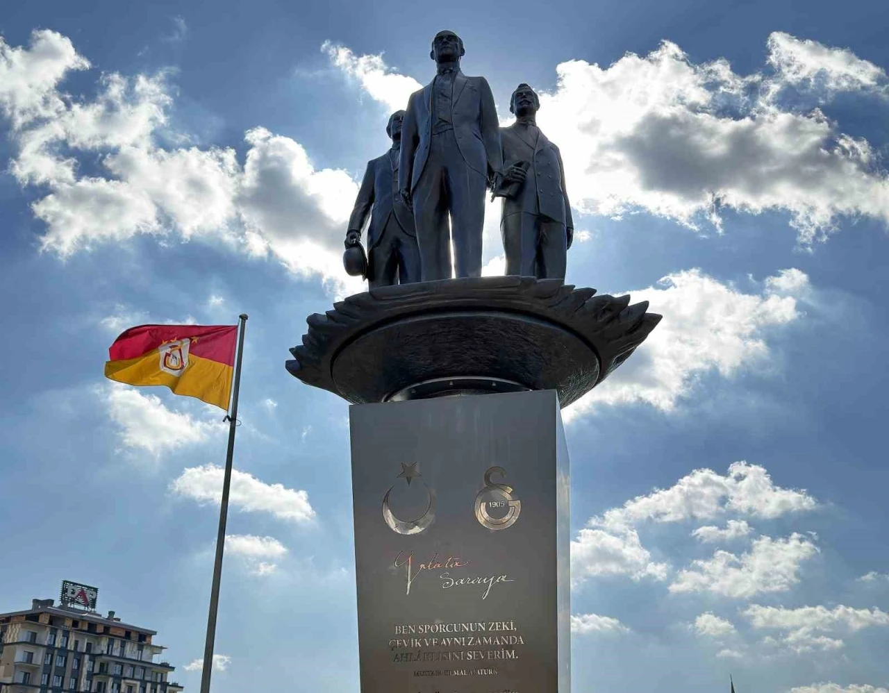 Galatasaray’da Gazi Mustafa Kemal Atatürk, Tevfik Fikret ve Ali Sami Yen Anıtı’nın açılışı yapıldı
