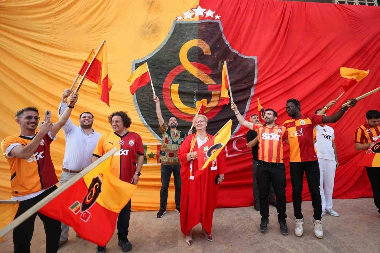 Galatasaray’ın 25. şampiyonluğu Senegal’de coşkuyla kutlandı
