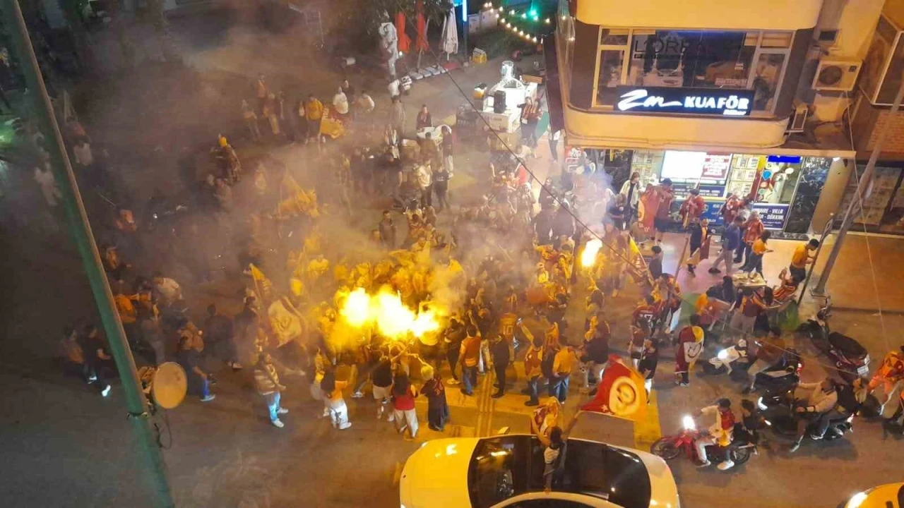 Galatasaray’ın şampiyonluğu Kuşadası’nda kutlandı
