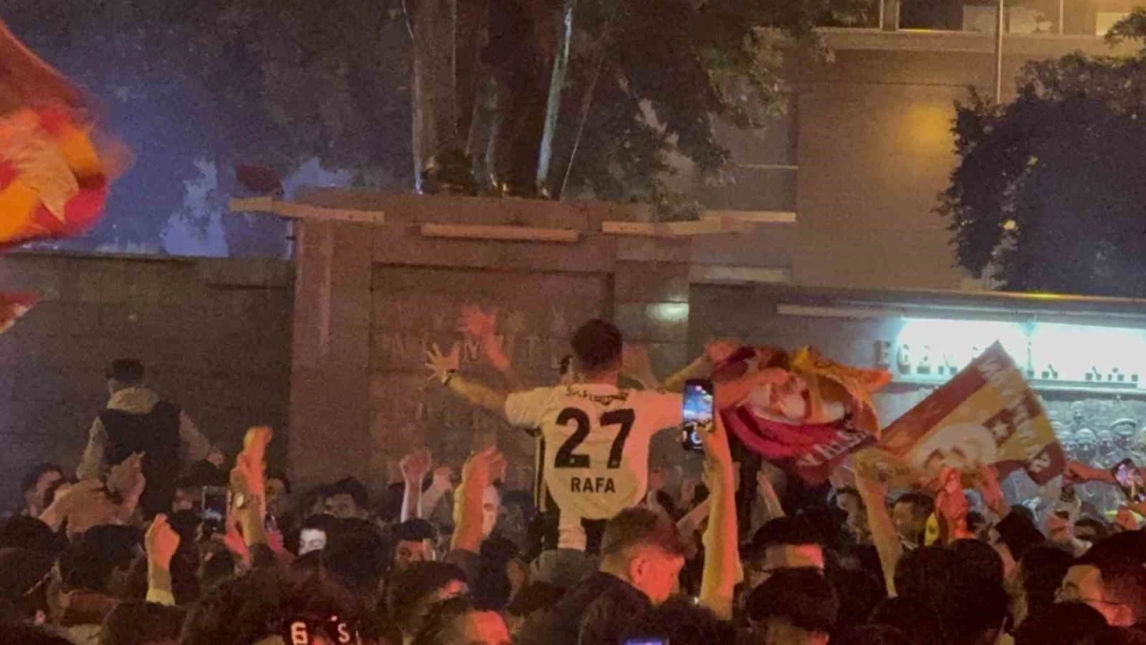 Galatasaray’ın şampiyonluğunda dikkat çeken kutlama
