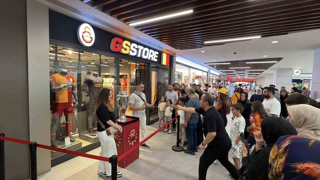 Galatasaray&rsquo;ın şampiyonluk kupasına D&uuml;zce&rsquo;de yoğun ilgi
