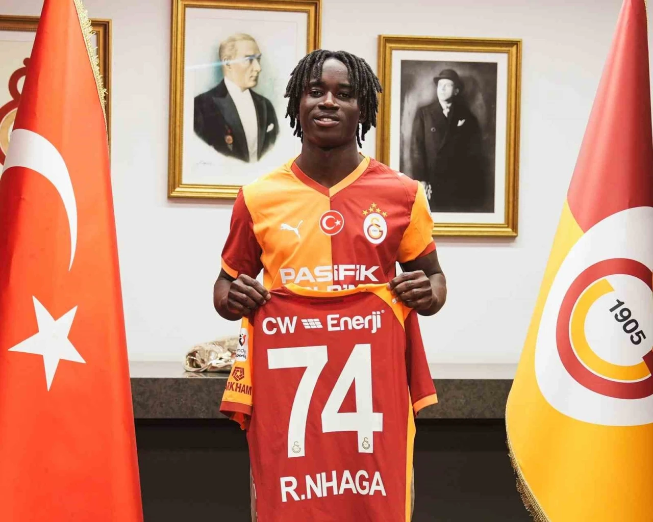 Galatasaray, Renato Nhaga ile s&ouml;zleşme imzaladı
