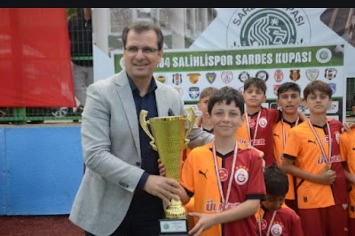 Galatasaray ve Fenerbahçe şampiyon
