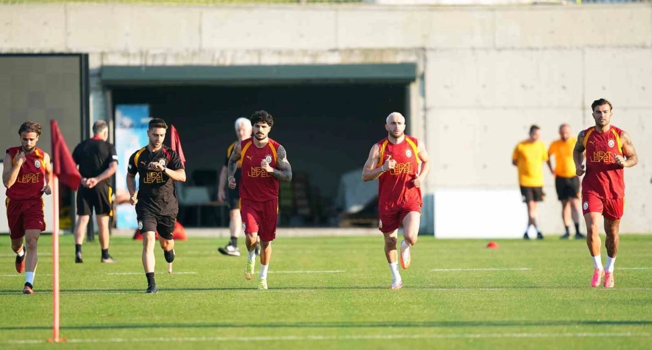 Galatasaray, yeni sezon hazırlıklarını s&uuml;rd&uuml;rd&uuml;
