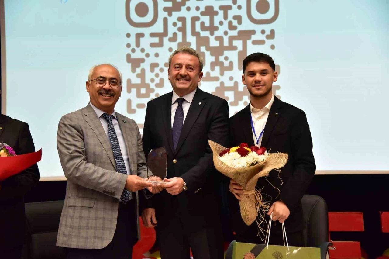 Galatasaraylı y&ouml;netici İbrahim Hatipoğlu&rsquo;ndan gen&ccedil;lere kariyer nasihati
