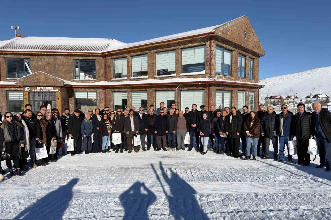 Gazeteciler G&uuml;n&uuml;&rsquo;nde Vali Cahit &Ccedil;elik basın mensuplarıyla bir araya geldi
