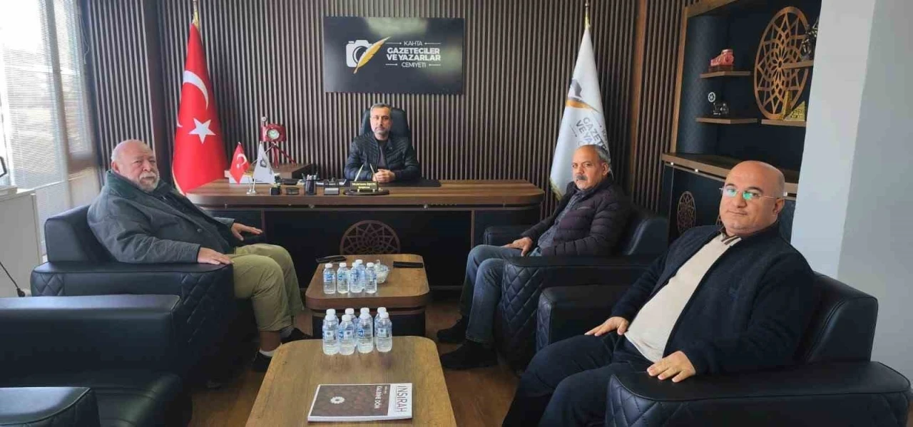 Gazeteciler g&uuml;n&uuml; &ouml;ncesi yerel basının geleceğine dair &ouml;nemli mesajlar
