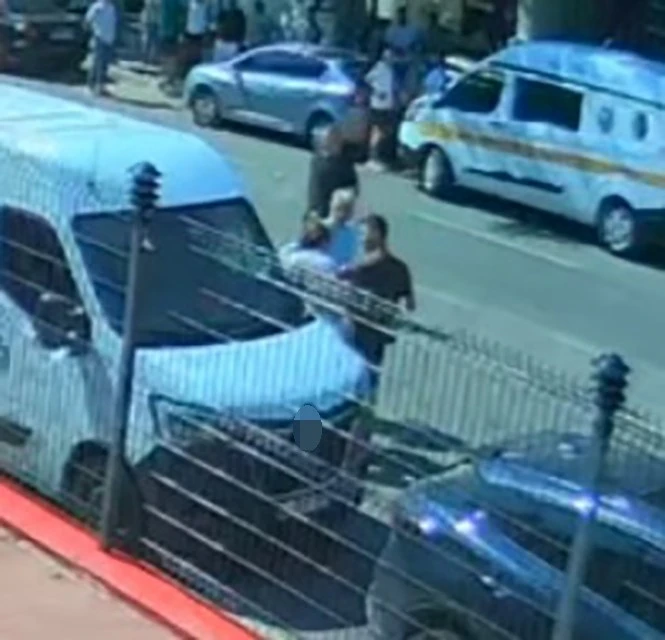 Gazeteciye saldırıp, telefonunu zorla alan zanlılar adliyeye sevk edildi
