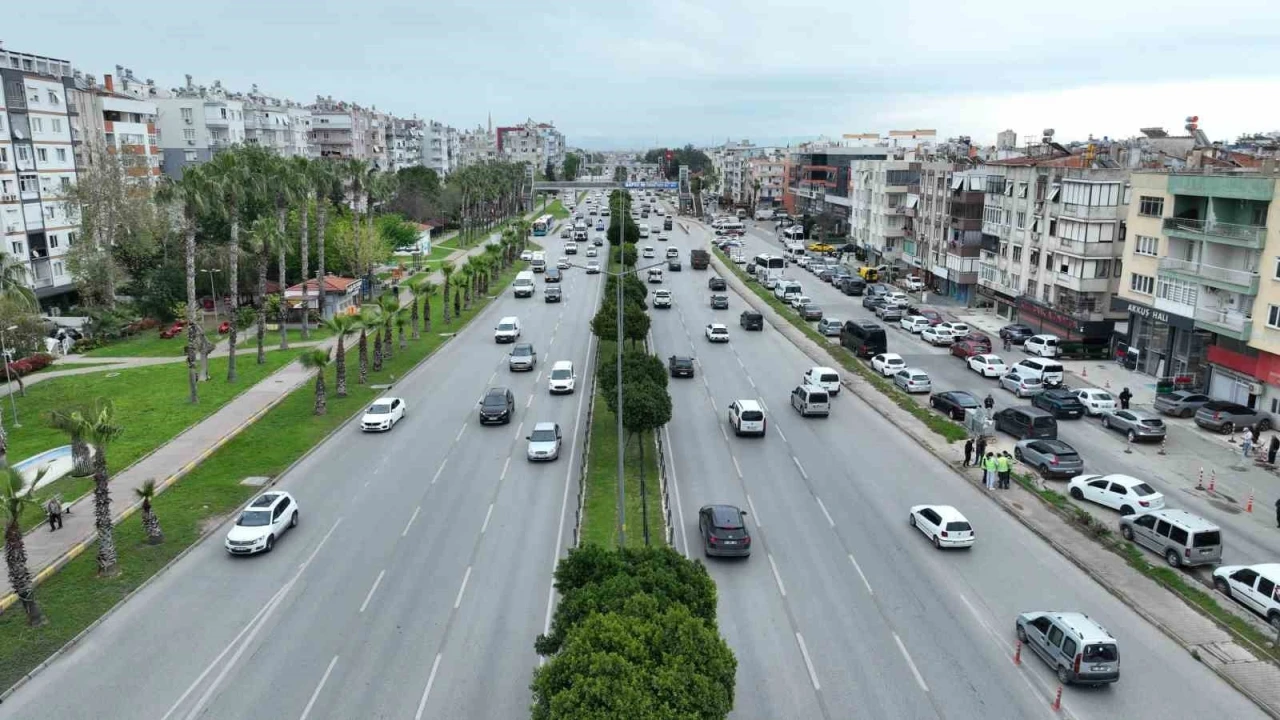 Gazi Bulvarı&rsquo;nda trafik akışını rahatlatmak i&ccedil;in &ccedil;alışma başlatıldı
